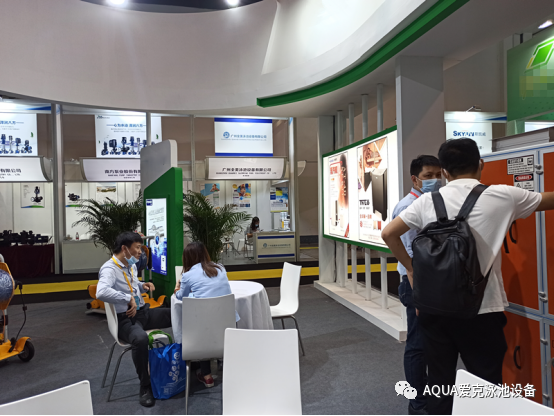 好色先生APP最新下载入口工作人员在介绍除湿热泵 好色先生APP最新下载入口工作人员在介绍除湿热泵